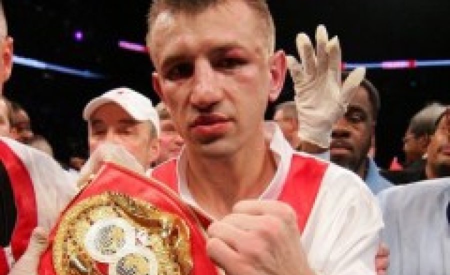 Tomasz Adamek egy lépéssel közelebb a nehézsúlyú vb-meccshez