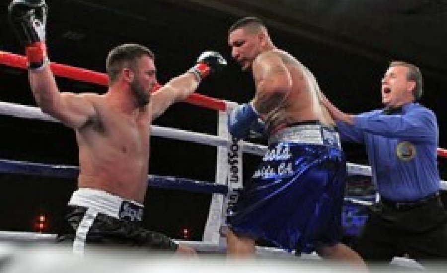 Arreola gyors kiütéssel nyert