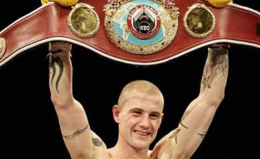 Burns is elhagyta Frank Warrent