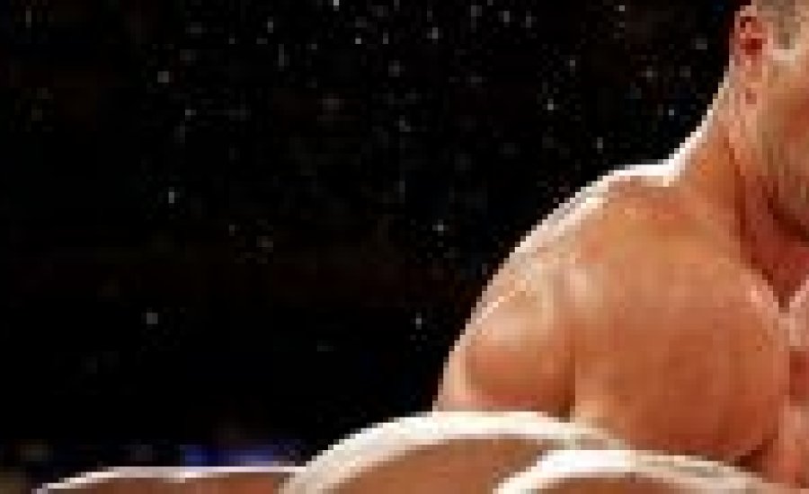 Klicsko saját magát üti - videó