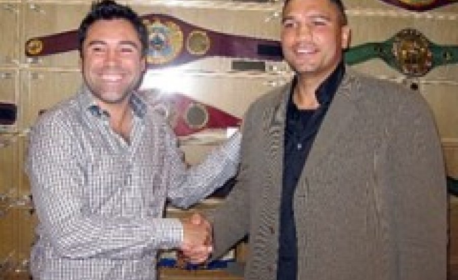 John Ruiz a Golden Boy-hoz szerződött