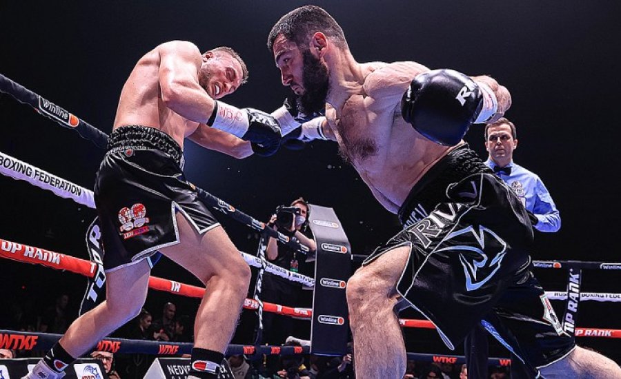 Az egyesített félnehézsúlyú világbajnok Beterbiev ismét idő előtt diadalmaskodott