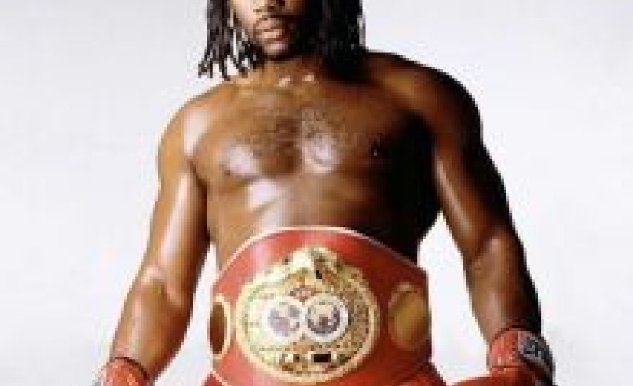 Lennox Lewis a Hírességek Csarnokában