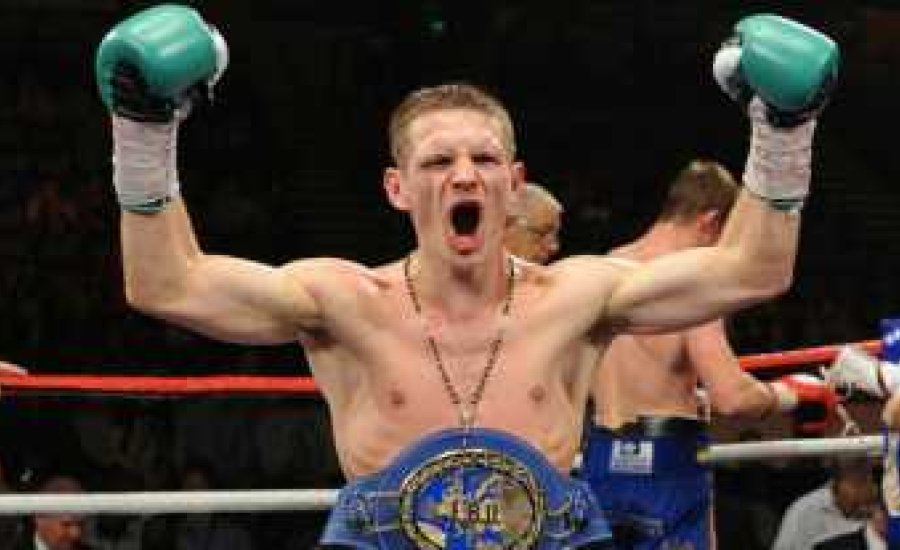 Proksa június 28-án bokszol