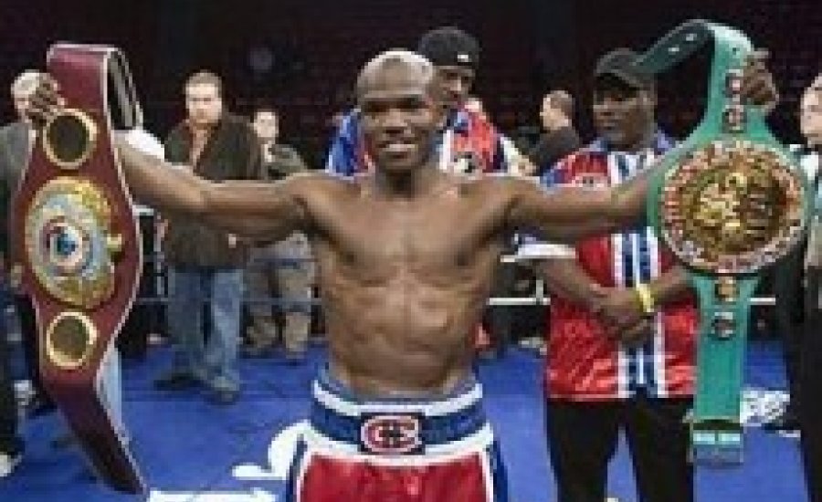 Bradley egyesítette a WBC és a WBO öveket