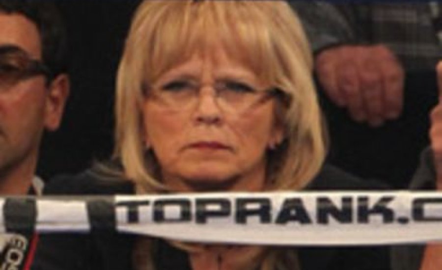 C.J. Ross most is megússza