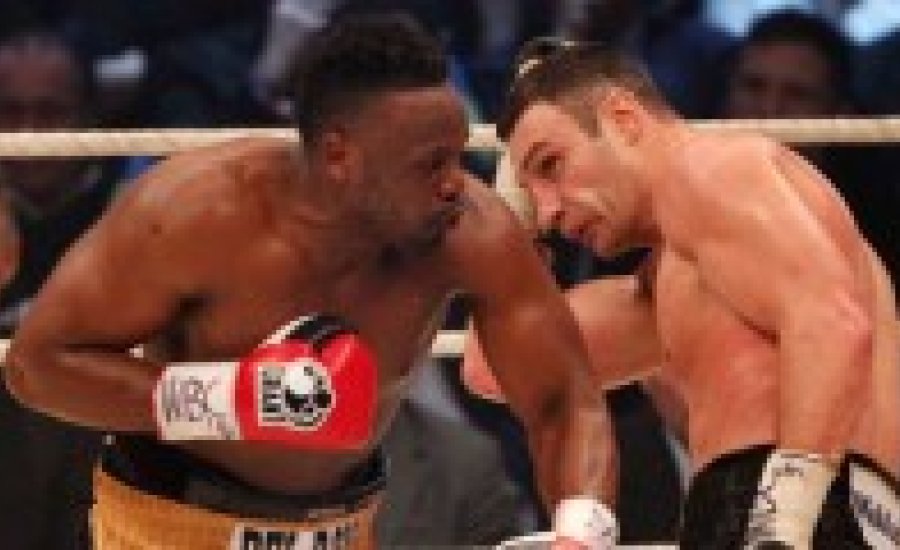 Klicsko sérült kézzel bokszolt