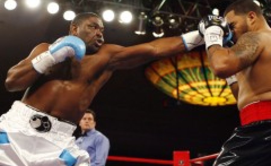 A „Nigériai Rémálom” megállította Aguilerát