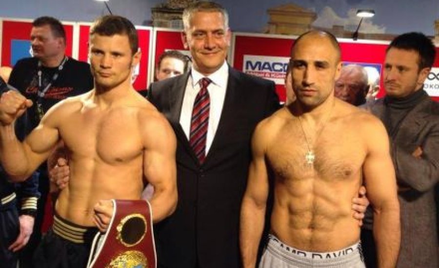 Stieglitz és Abraham „hajszálra” egyforma súlyú