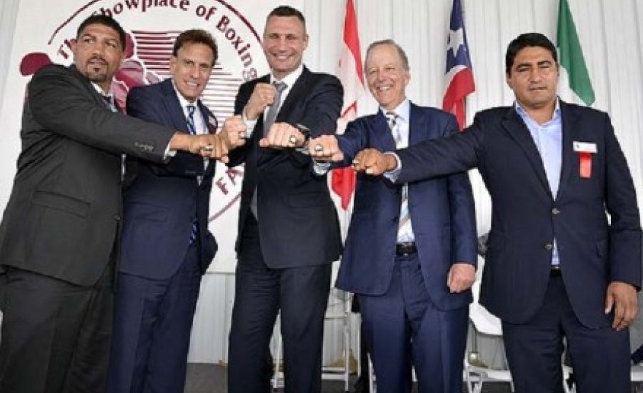 Klicsko, Morales és Wright legenda lett