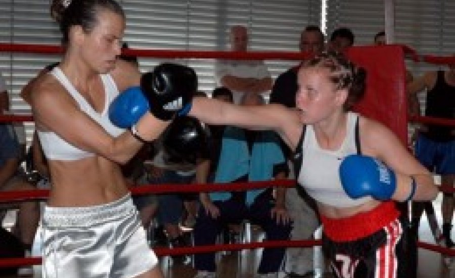 Amikor a pofonoktól lehullik a Király koronája