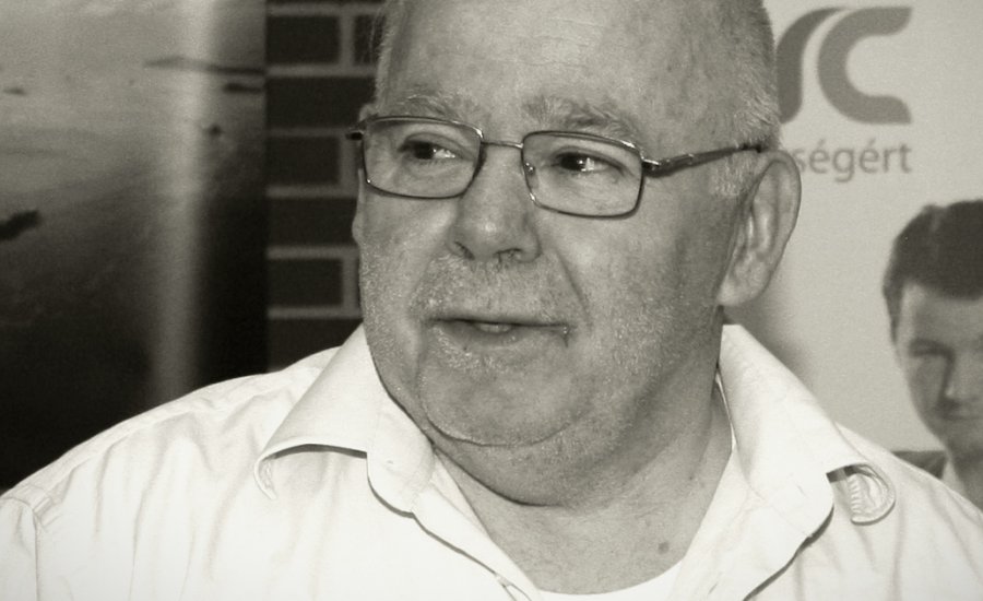 Elhunyt Szegő András