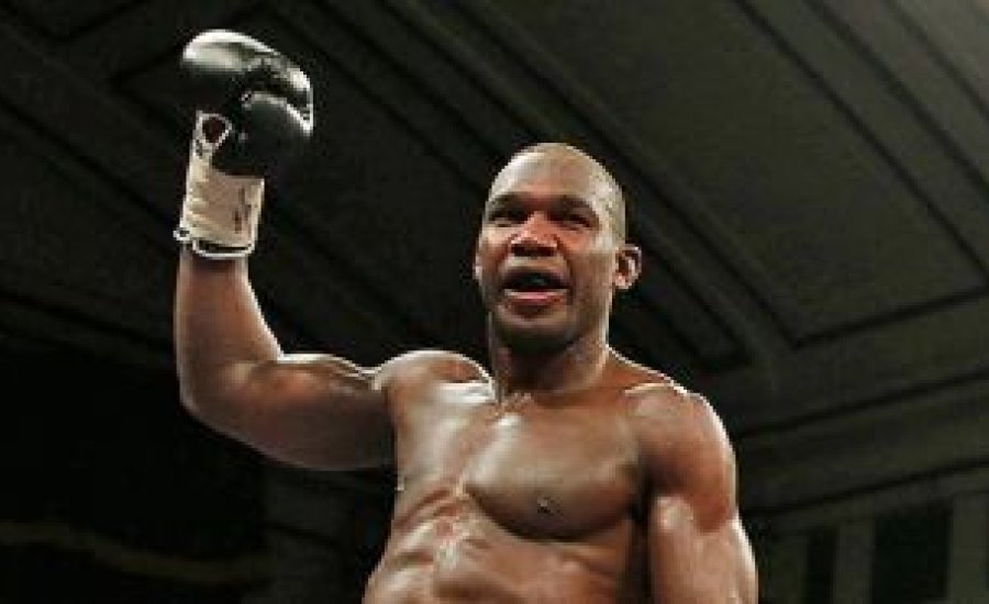 Frank Warren keményen dolgozik a visszavágón