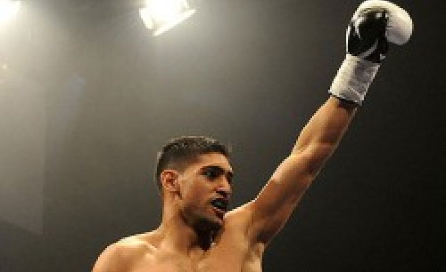 Amir Khan szakított Warrennel, és Las Vegasban bokszol Maidana ellen