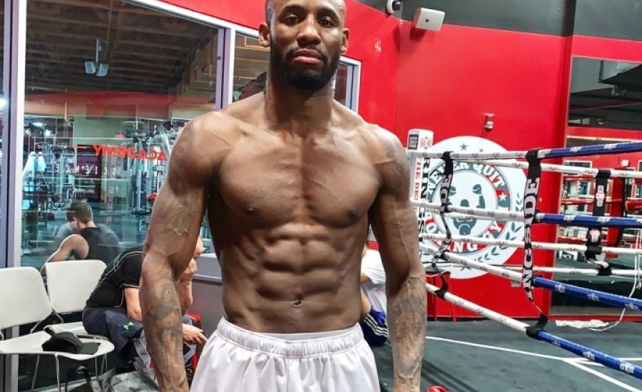 Sérülés miatt Pacquiao nem Spence-szel fog bokszolni