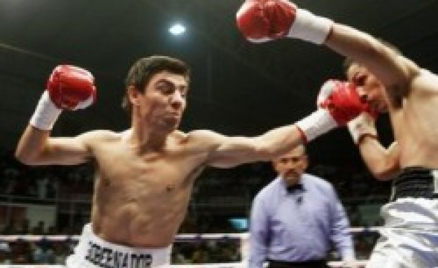 Jorge Arce elsöpörte Castillót