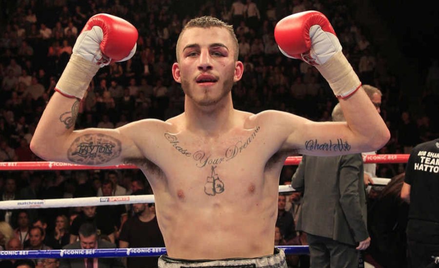 Szétbombázták Sam Eggington-t