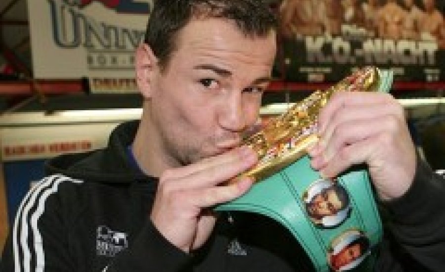 WBC: Zbik a bajnok, Martinez „felfelé” bukott