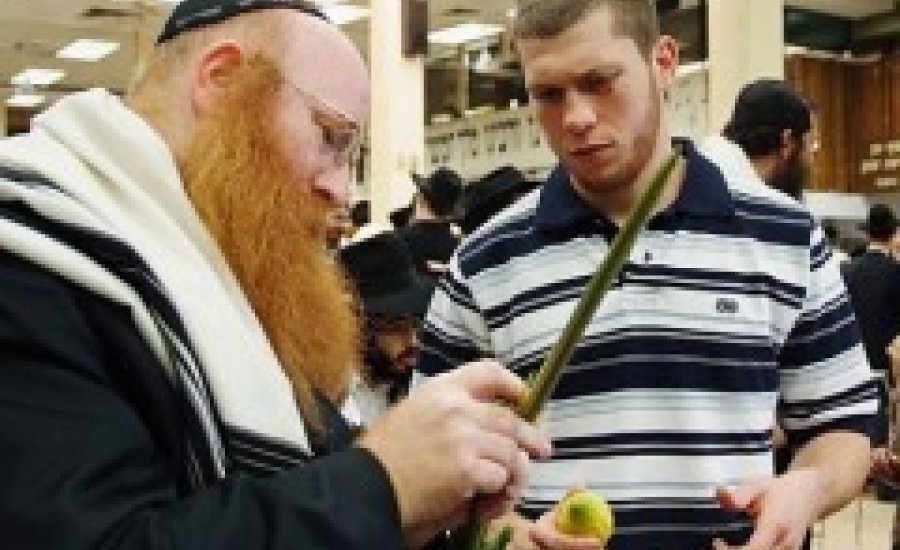 Vallásos kihívó: éjfél után kezdődhet a Khan-Salita meccs