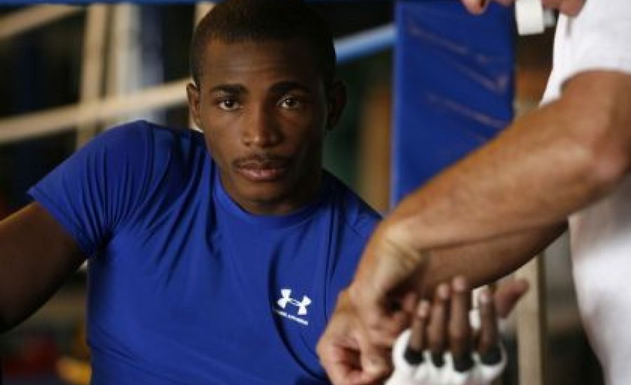 Lara-nak Mayweatherre fáj a foga