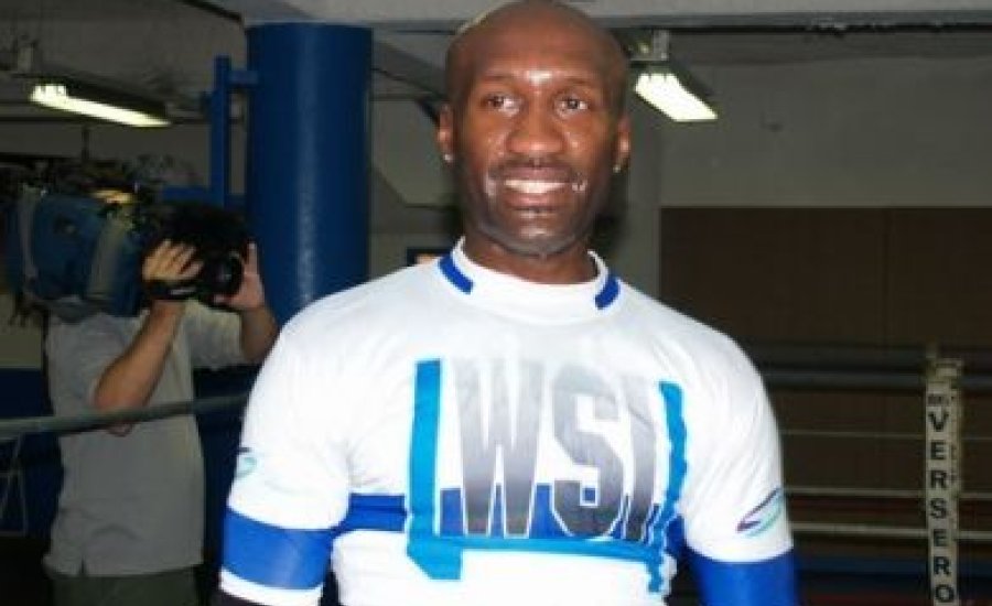 Budapesten bokszol a két súlyban vb-övet jegyző Szenzáció?