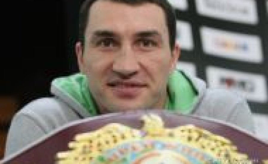 Vlagyimir Klicsko ismét focistadionban bokszol