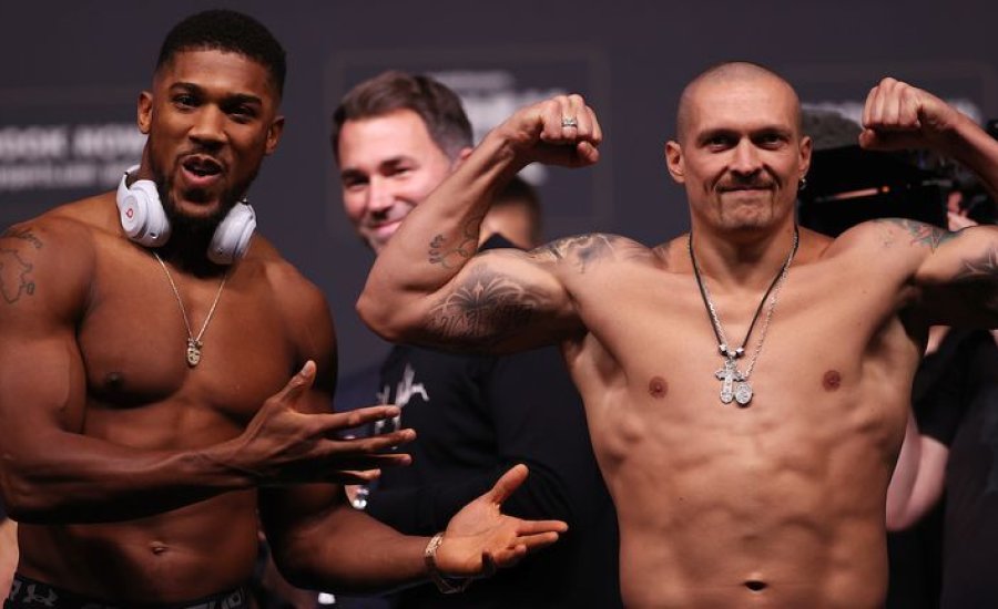Anthony Joshua és Oleksandr Usyk mérlegre állt