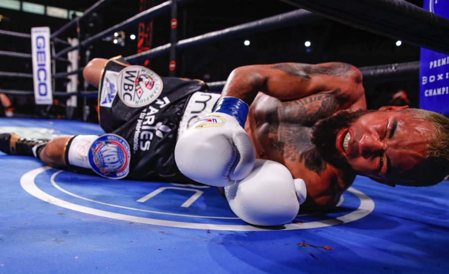 Egyesítette a kispehelysúlyú világbajnoki öveket