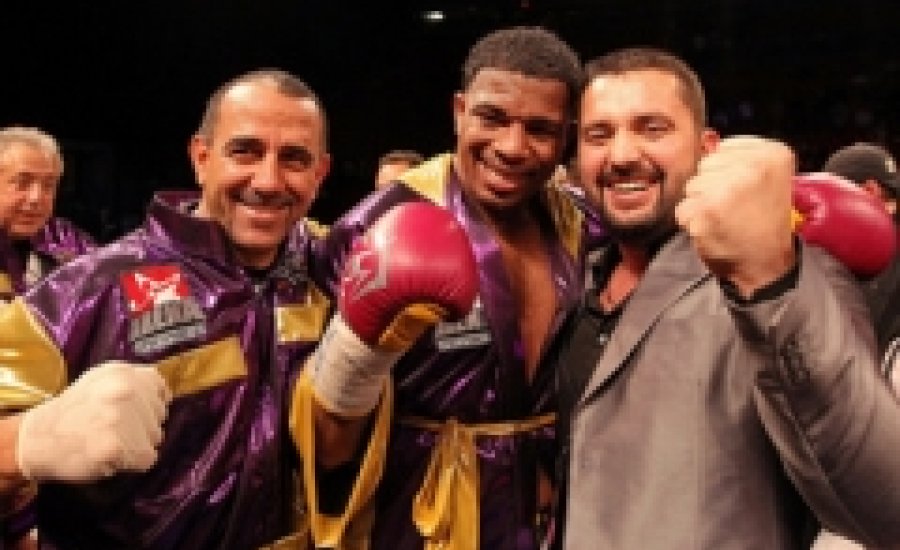 Solis megpofozná az újságírókat