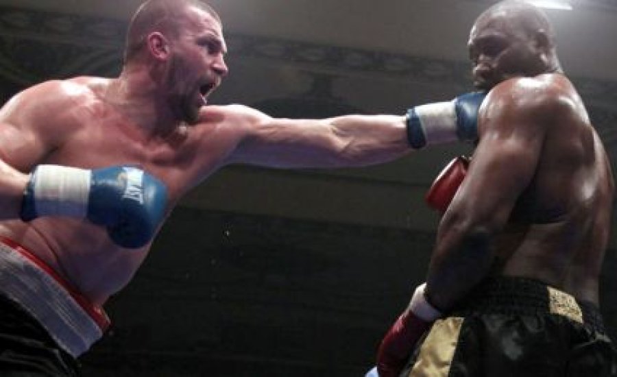 Danny Williams lassan bárkitől kikap