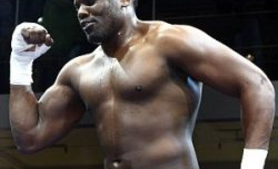 Chisora pontozással nyert