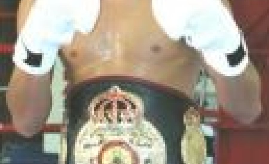 Chris John is pehelysúlyú tornát szeretne