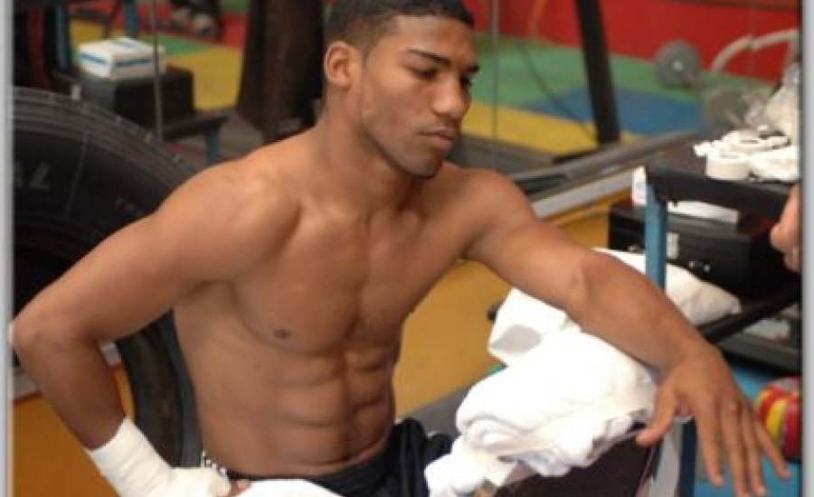 Gamboa Mayweather Sr-ral készülhet