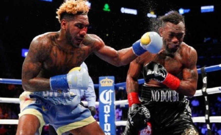 Hurd legyőzte Larát