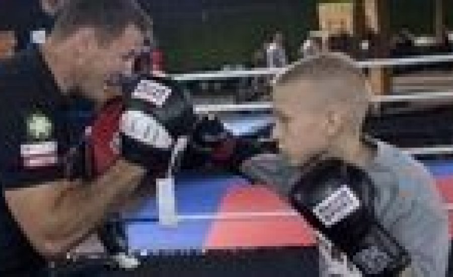 Erdei Zsolt edzése az ifjú K-1 csillaggal