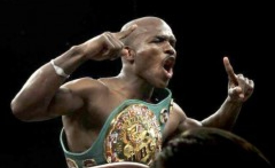 WBC/WBO: Bradley nyerte a veretlenek harcát