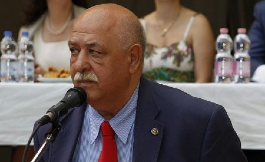 Csötönyi Sándor: Csodálatos család a miénk