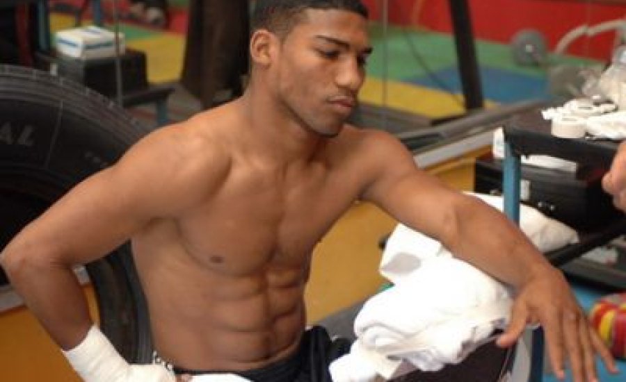 Gamboa kihívta Adrien Broner-t