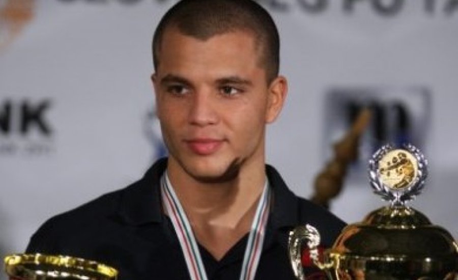 Címmeccsel debütál profiként Bacskai Balázs