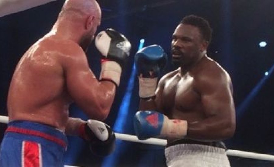 Erdős Péter nagyot bokszolt Chisorával