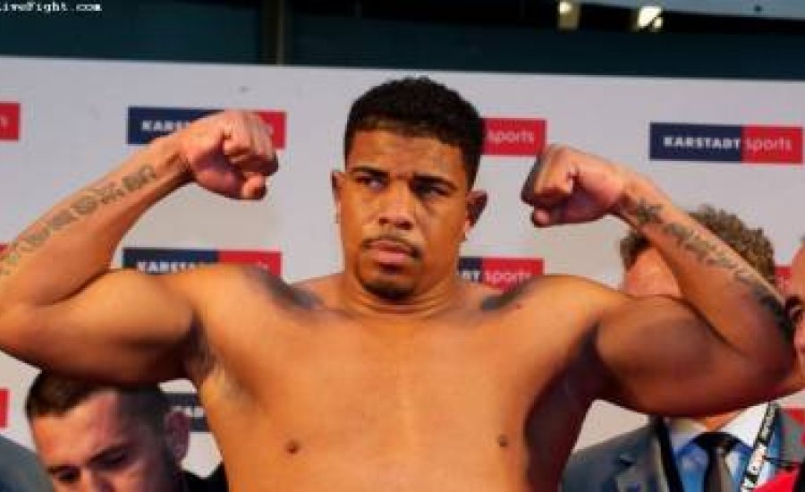 Solis pontozással nyert, Csagajev pusztított