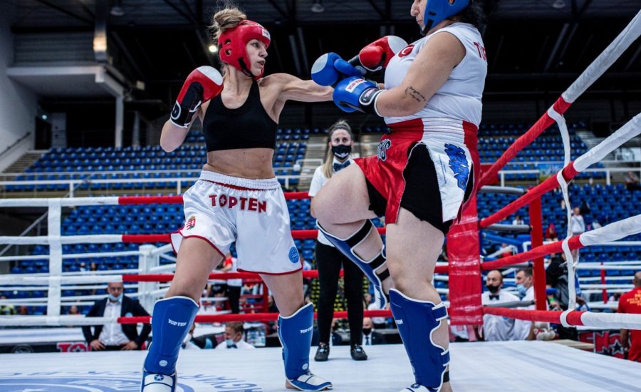 Formagyakorlat sikerek a budapesti kick-box világkupán