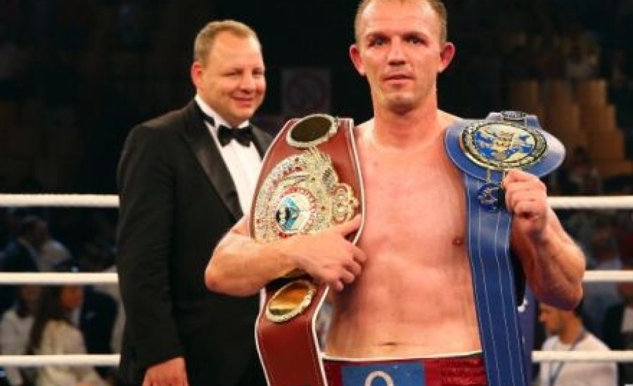 Sumenov szuperbajnok, Brähmer a betöltetlen övért meccsel