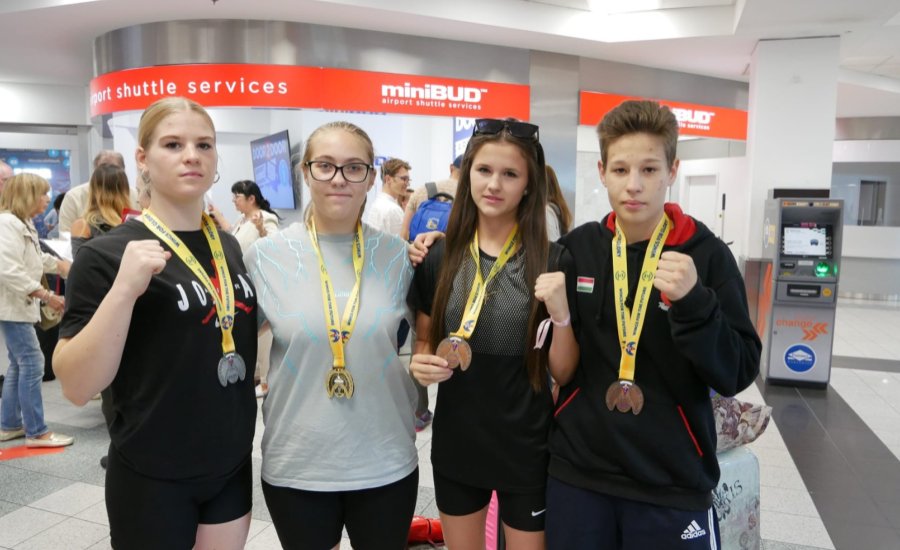 Junior ökölvívó Eb - Budai Flóra arany-, Kapcsos Vivien ezüstérmes