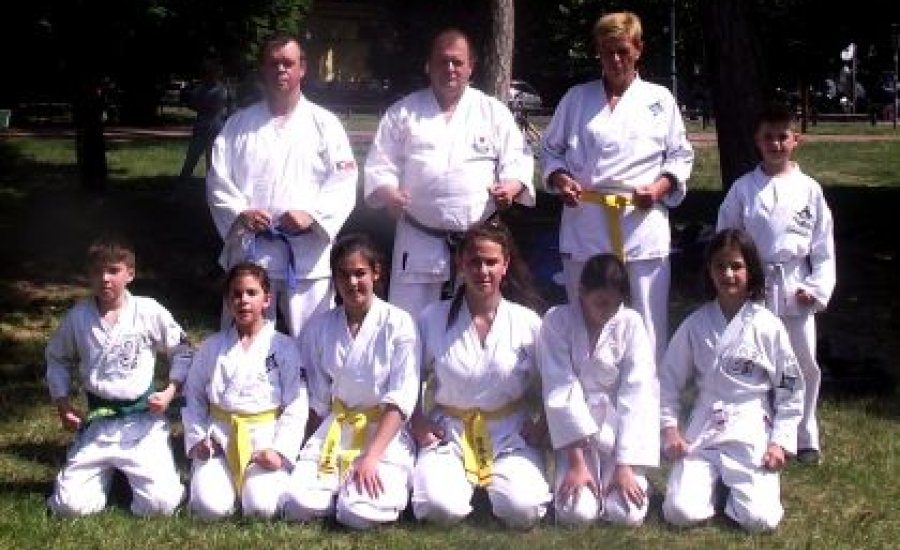 Nyilvános edzések a gyulai Vár előtt