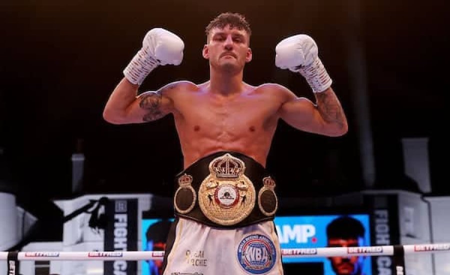 Az új világbajnok nagy meccsekkel folytatná