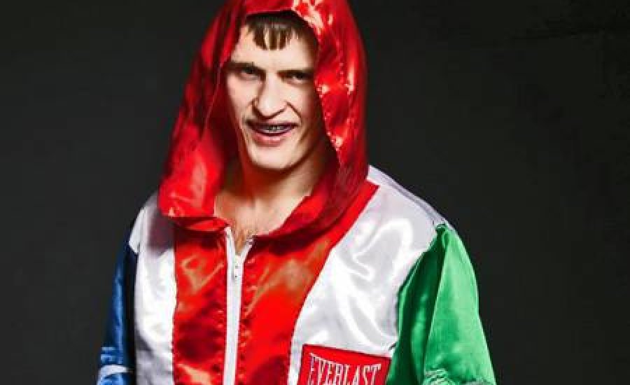 Gradovich padlózott, de megvédte vb-övét