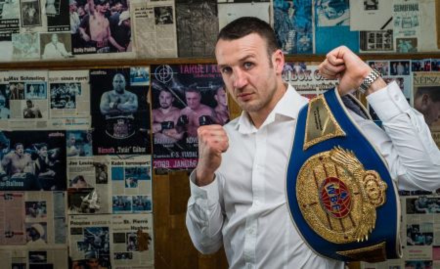 Kelemen Balázs az EBU-EU övért bokszol