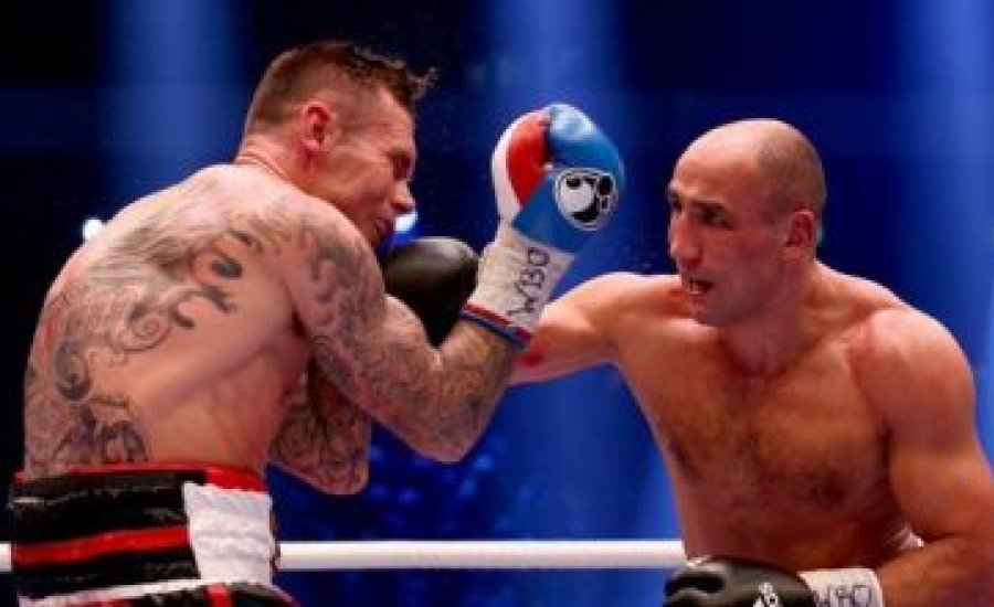 Abraham szoros küzdelemben, megosztva győzött