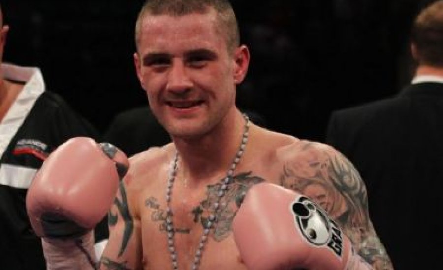 Burns a hivatalos kihívóval meccsel